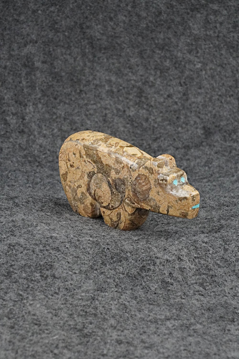 Bear Zuni Fetish Carving - Bernard Laiwakete