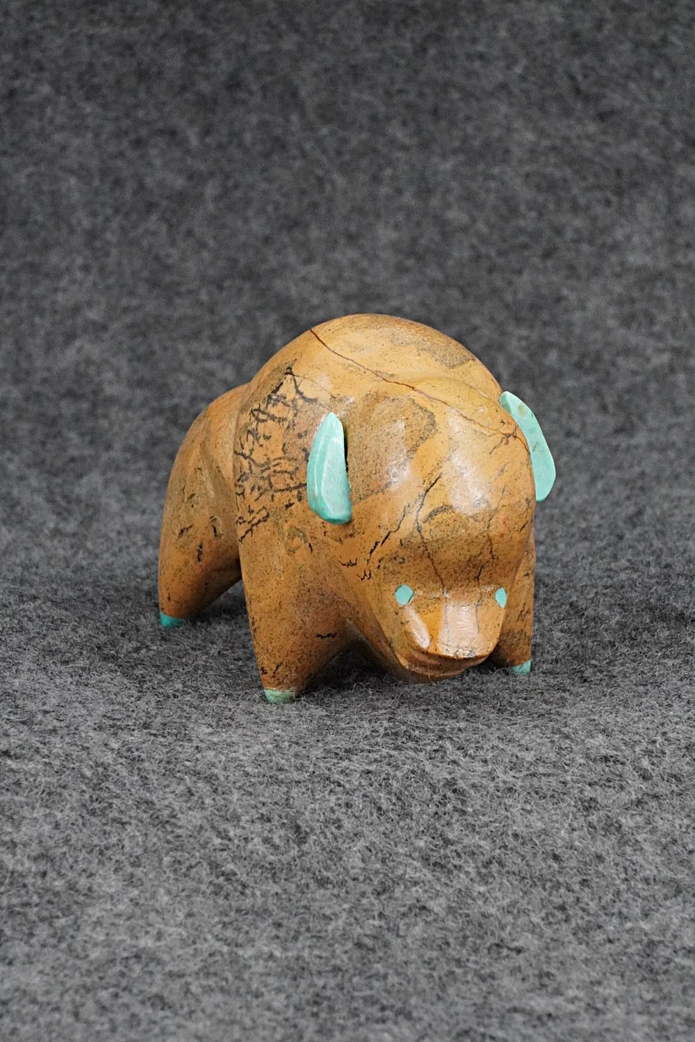 Buffalo Zuni Fetish Carving - Enrike Leekya