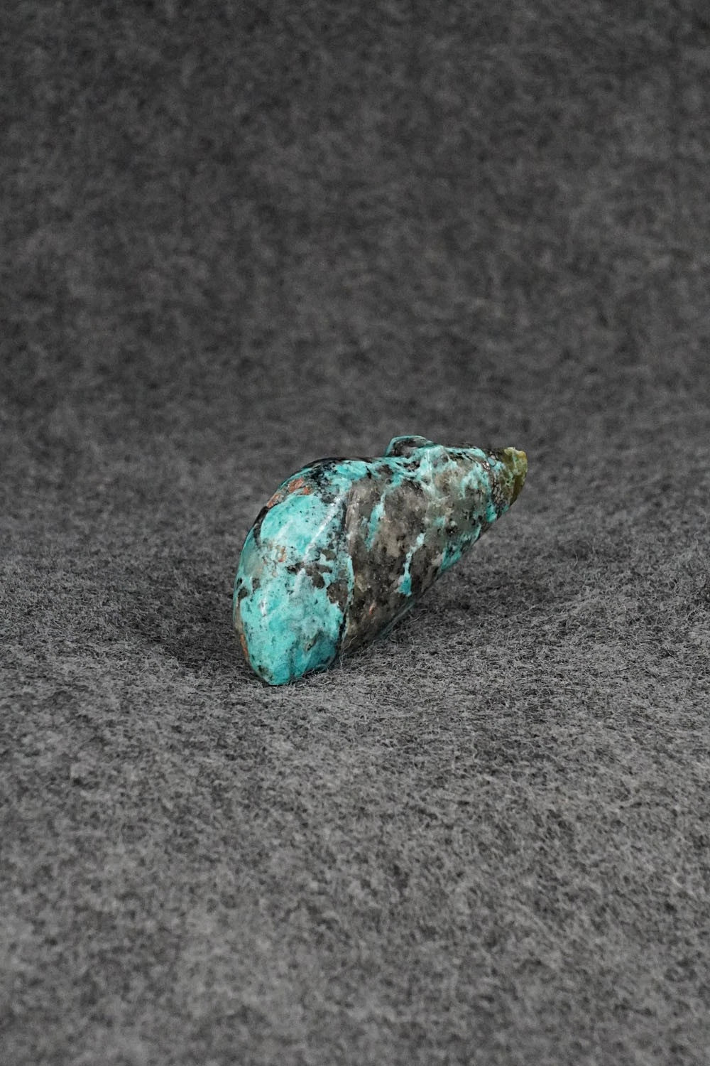 Bear Zuni Fetish Carving - Abby Quam Panteah