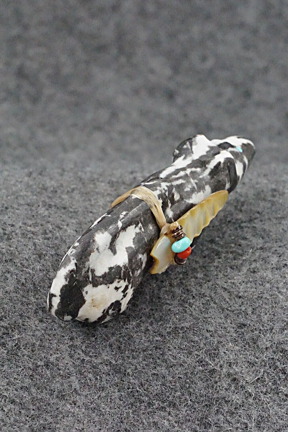 Mountain Lion Zuni Fetish Carving - Peter Gasper