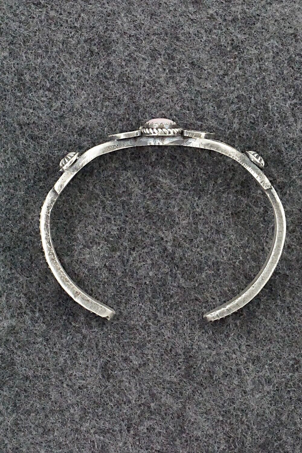 Pink Conch Shell & Sterling Silver Bracelet - Eva & Linberg Billah