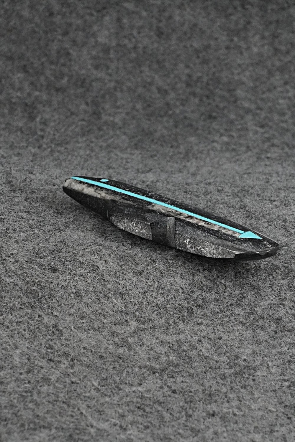 Bear Zuni Fetish Carving - Bernard Laiwakete