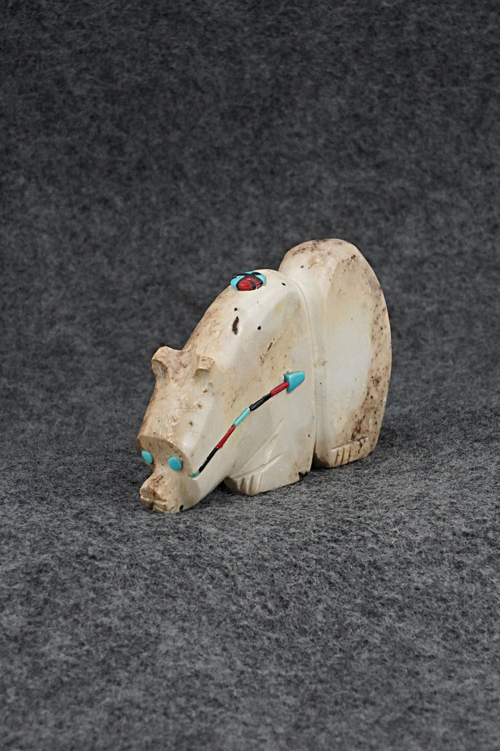 Bear Zuni Fetish Carving - Danette Laate