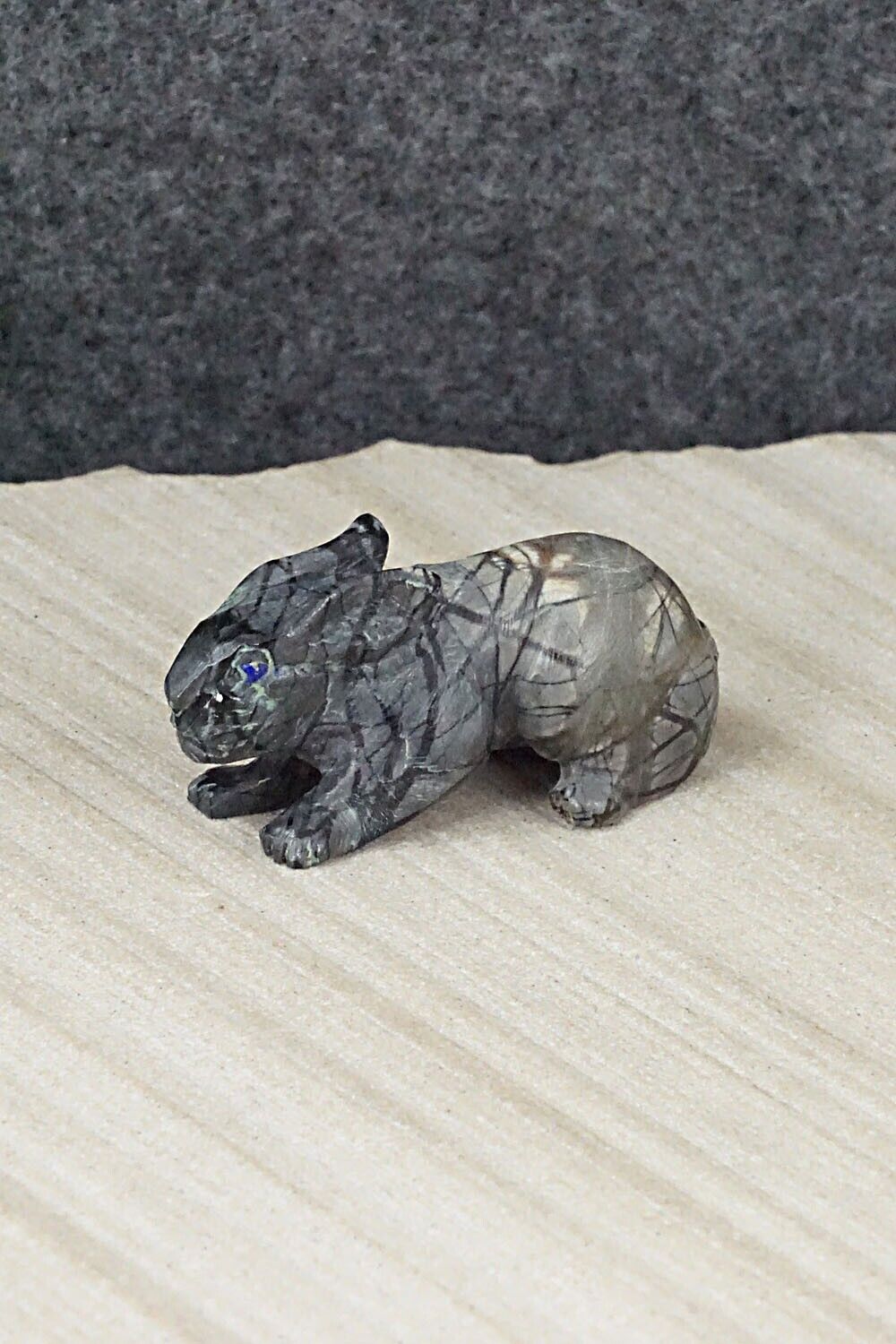 Rabbit Zuni Fetish Carving - Lance Cheama