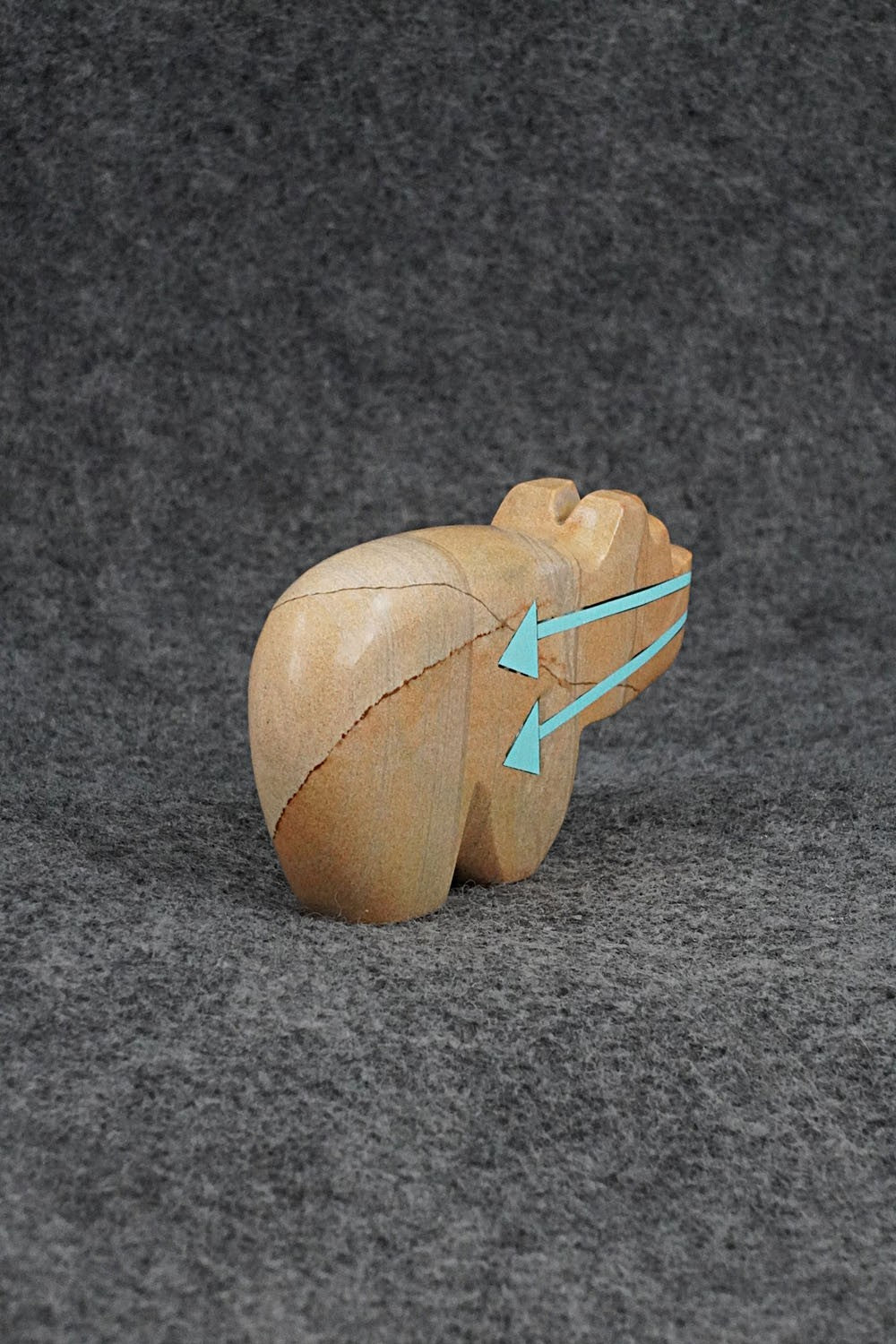 Bear Zuni Fetish Carving - Bernard Laiwakete