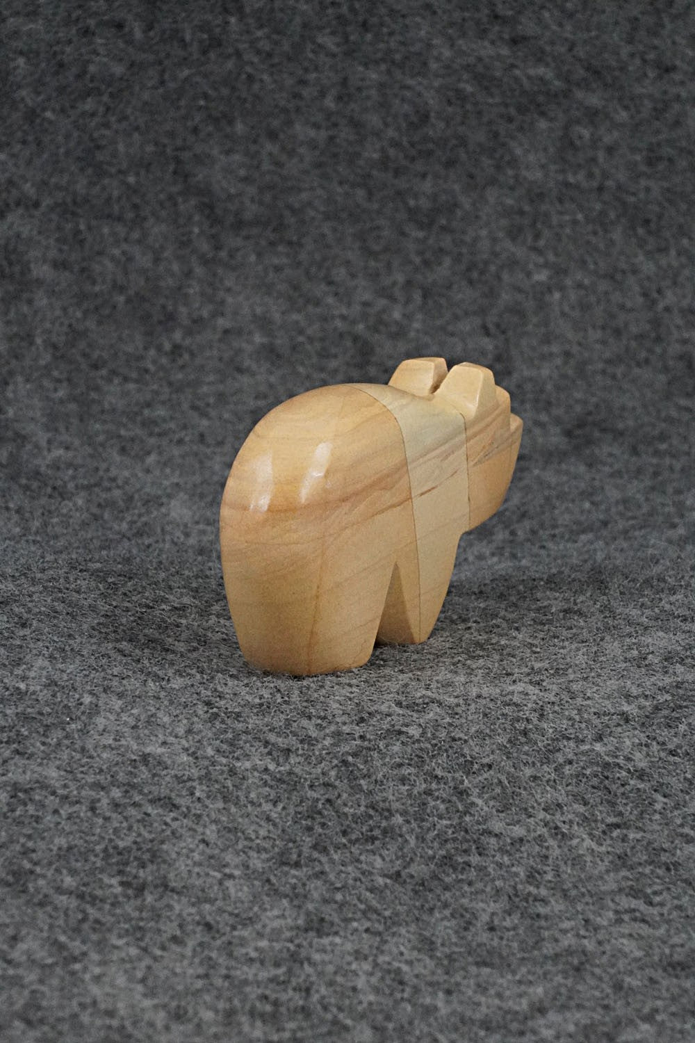 Bear Zuni Fetish Carving - Bernard Laiwakete
