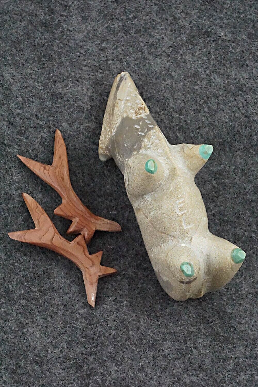 Elk Zuni Fetish Carving - Enrike Leekya