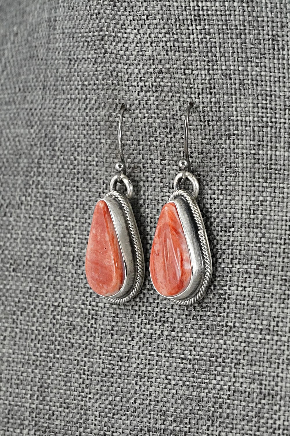Spiny Oyster & Sterling Silver Necklace and Earrings Set - Bobby Johnson