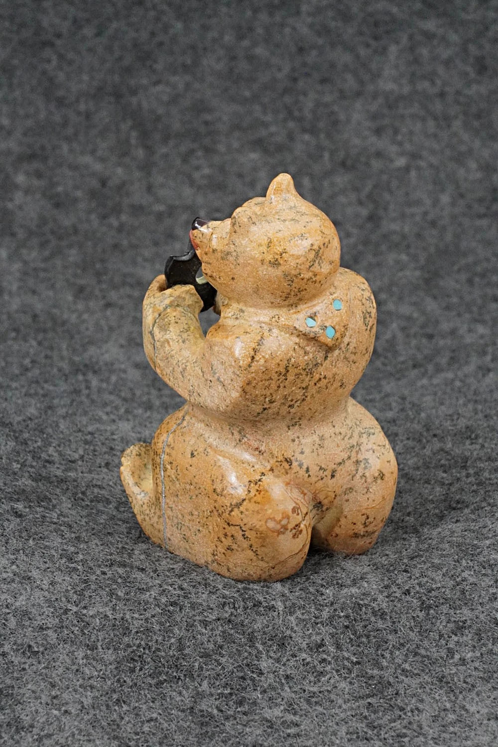 Bear Zuni Fetish Carving - Freddie Leekya