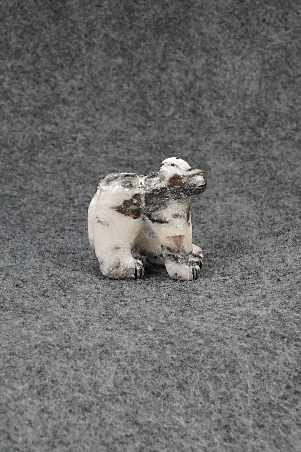 Bear Zuni Fetish Carving - Rick Kallestewa