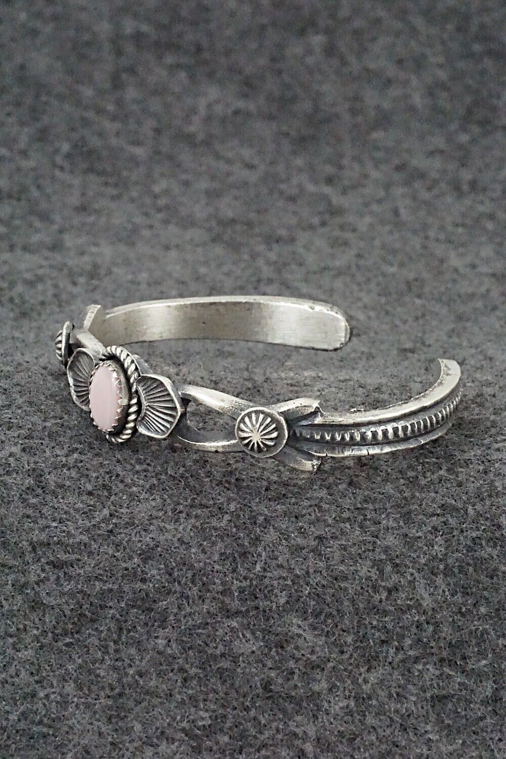 Pink Conch Shell & Sterling Silver Bracelet - Eva & Linberg Billah