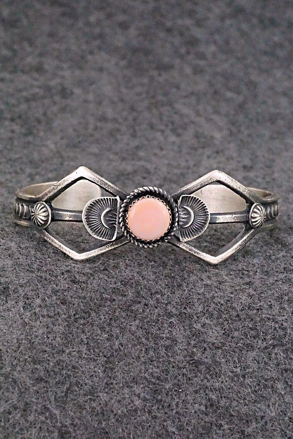 Pink Conch Shell & Sterling Silver Bracelet - Eva & Linberg Billah