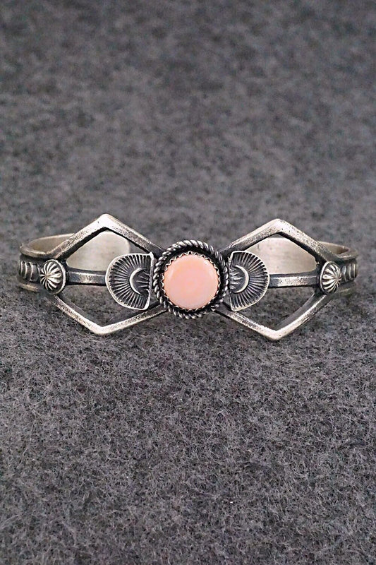 Pink Conch Shell & Sterling Silver Bracelet - Eva & Linberg Billah
