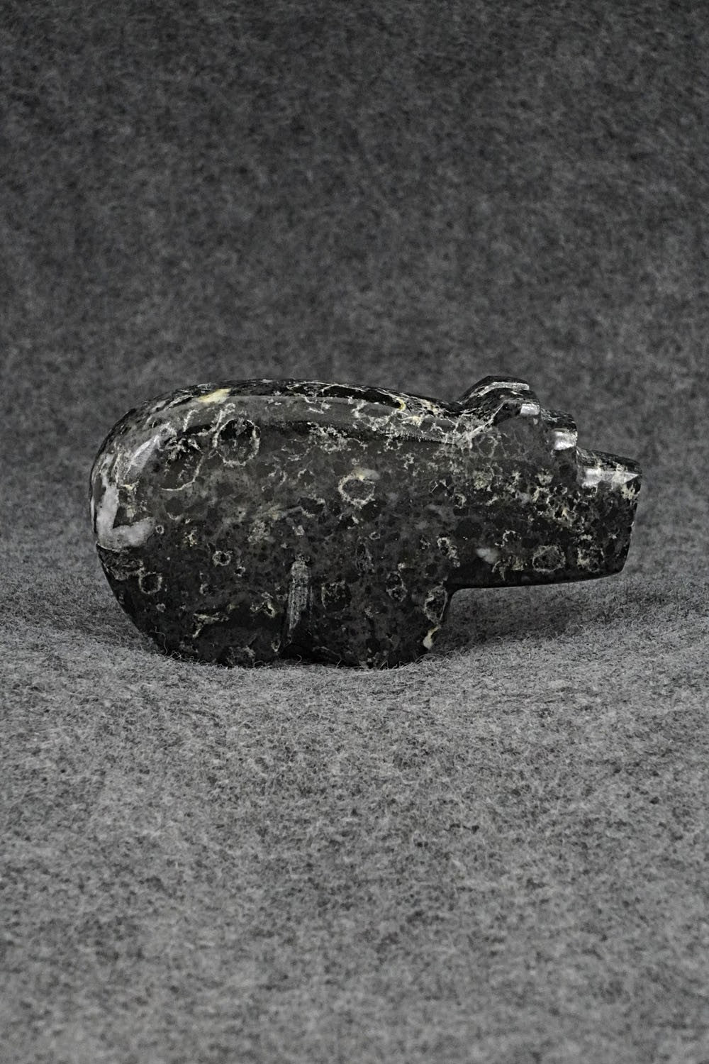 Bear Zuni Fetish Carving - Bernard Laiwakete