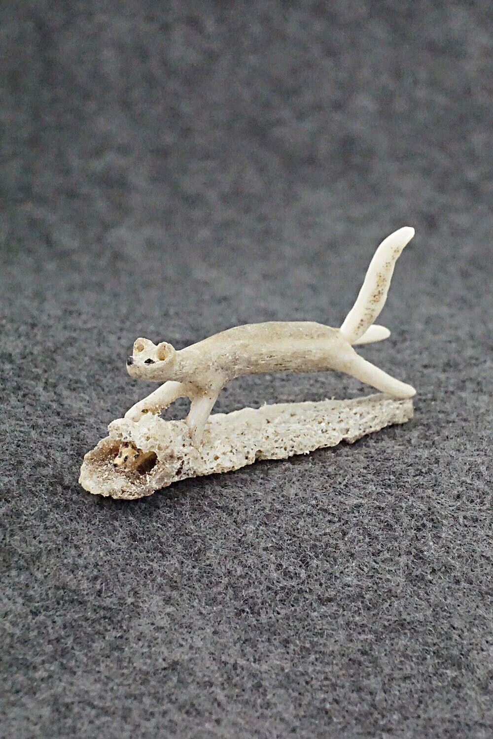 Wolf w/Mouse Zuni Fetish Carving - Ruben Najera