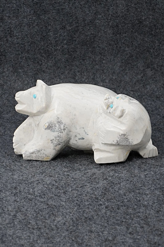 Bear Zuni Fetish Carving - Derrick Kaamasee