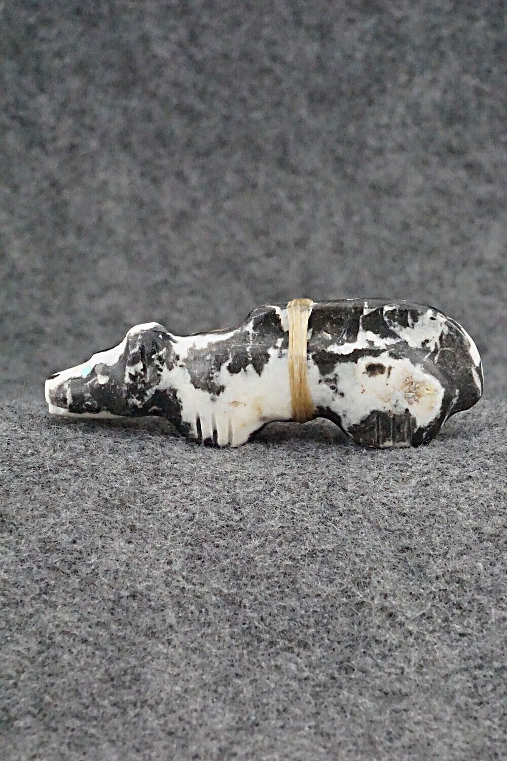 Mountain Lion Zuni Fetish Carving - Peter Gasper