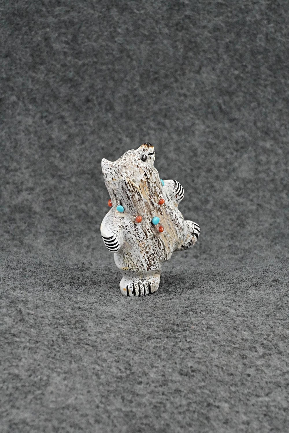 Bear Zuni Fetish Carving - Claudia Peina