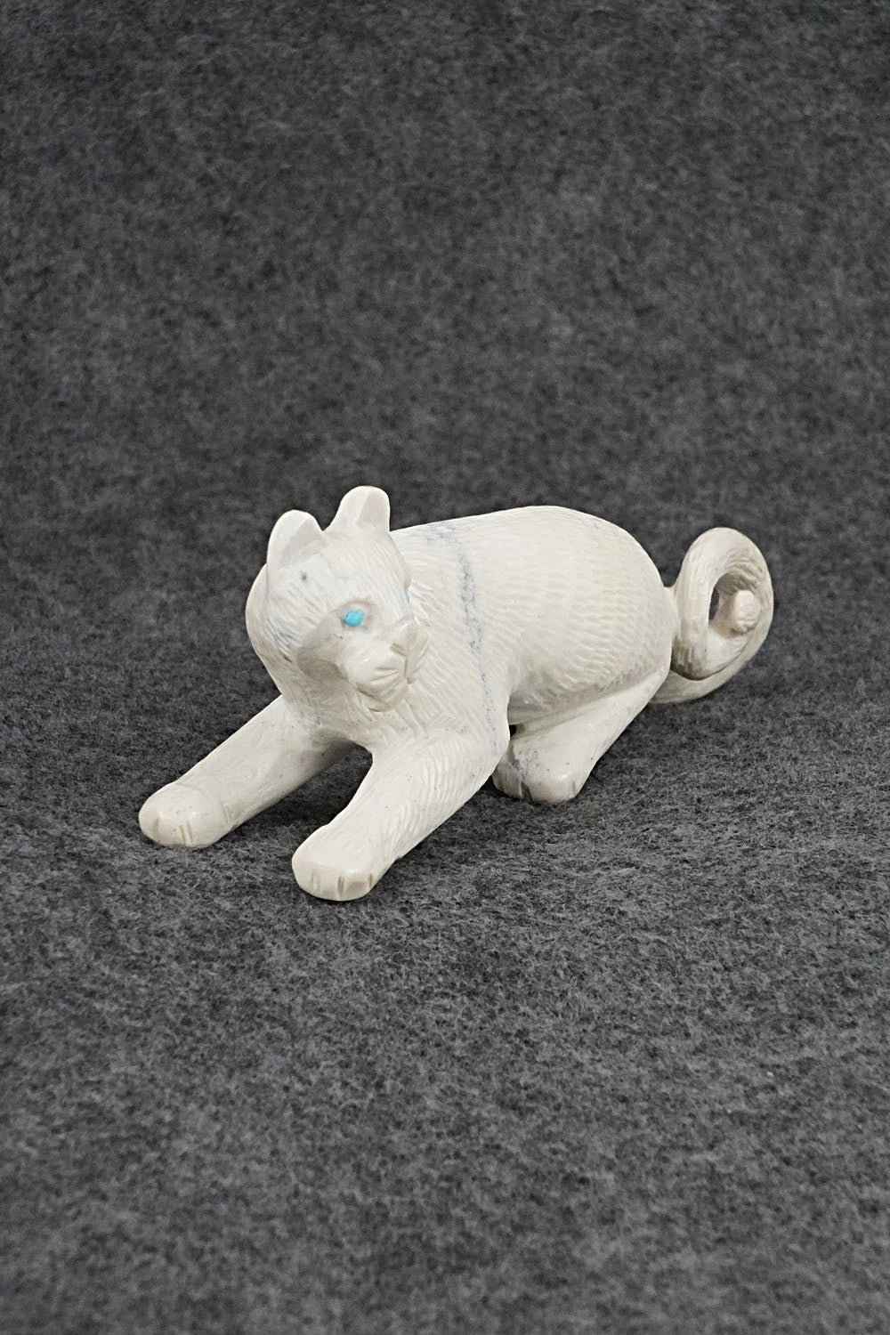 Mountain Lion Zuni Fetish Carving - Wilfred Cheama