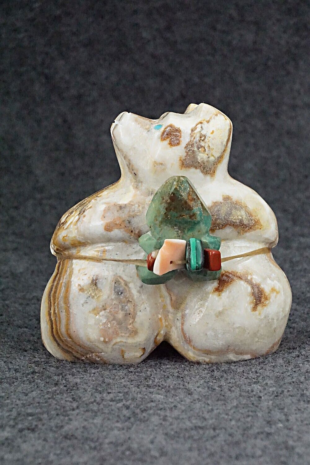 Bear Zuni Fetish Carving - Ariane Quam