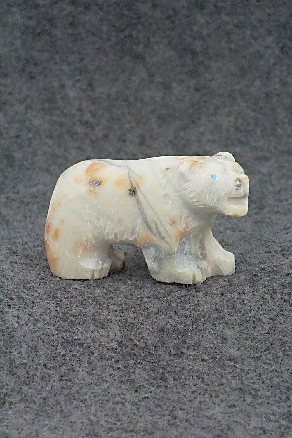 Bear Zuni Fetish Carving - Cody Nastacio