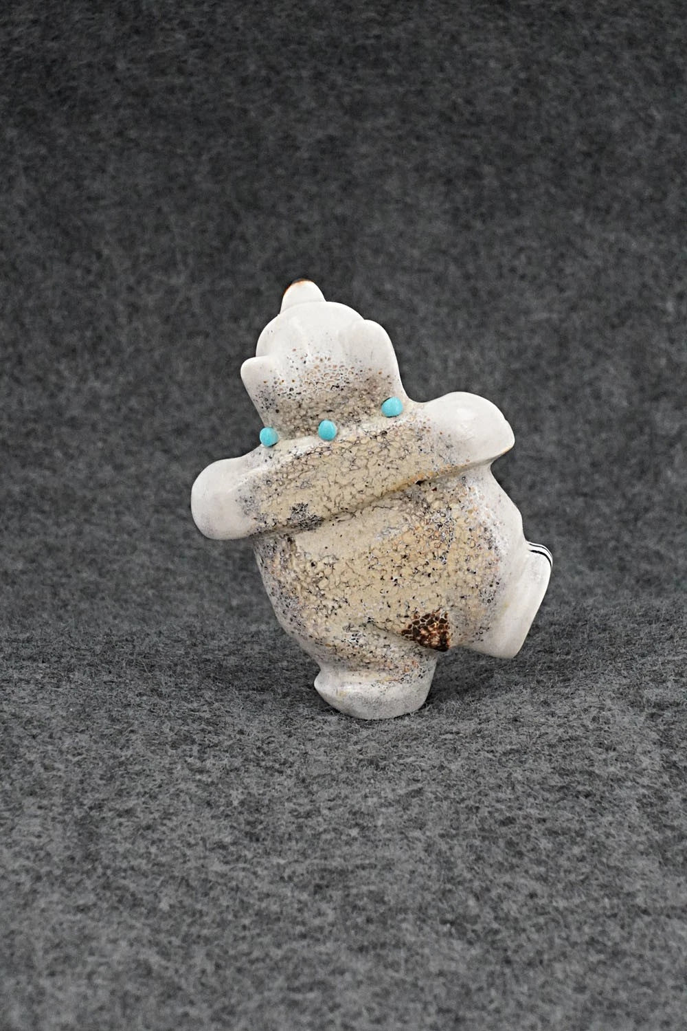 Bear Zuni Fetish Carving - Claudia Peina