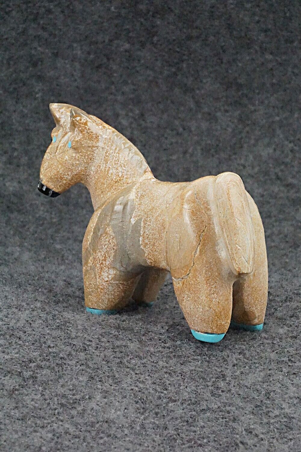 Horse Zuni Fetish Carving - Freddie Leekya