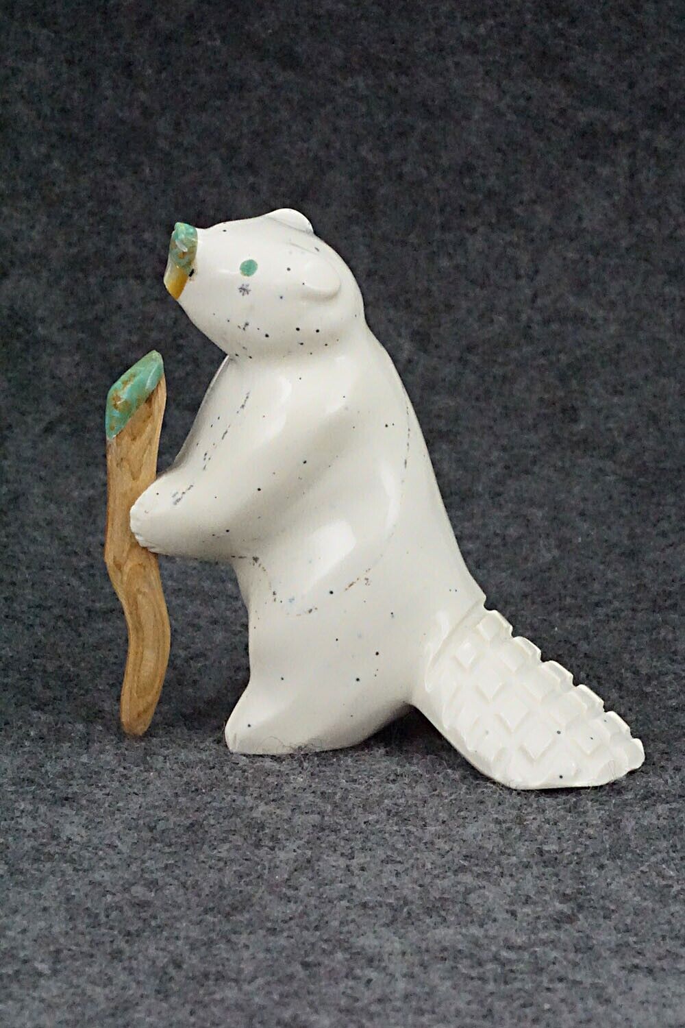 Beaver with Stick Zuni Fetish Carving - Enrike Leekya