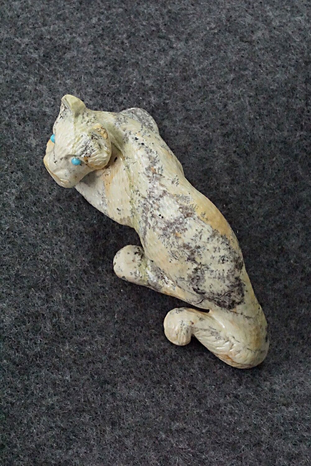Mountain Lion Zuni Fetish Carving - Wilfred Cheama