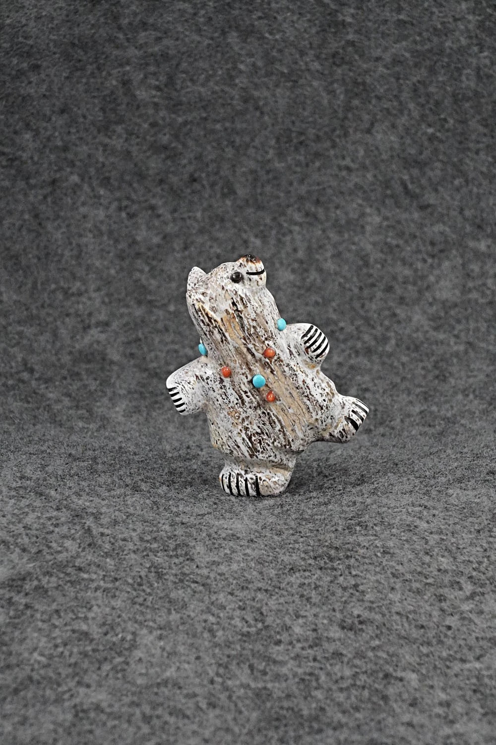 Bear Zuni Fetish Carving - Claudia Peina
