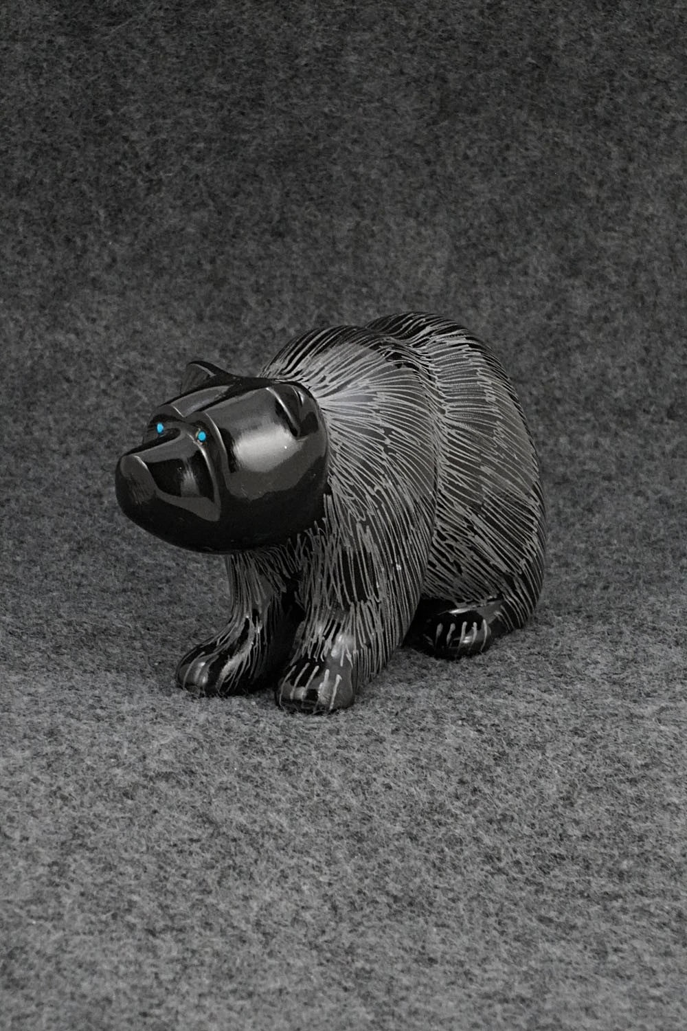 Bear Zuni Fetish Carving - Nelson Yatsattie