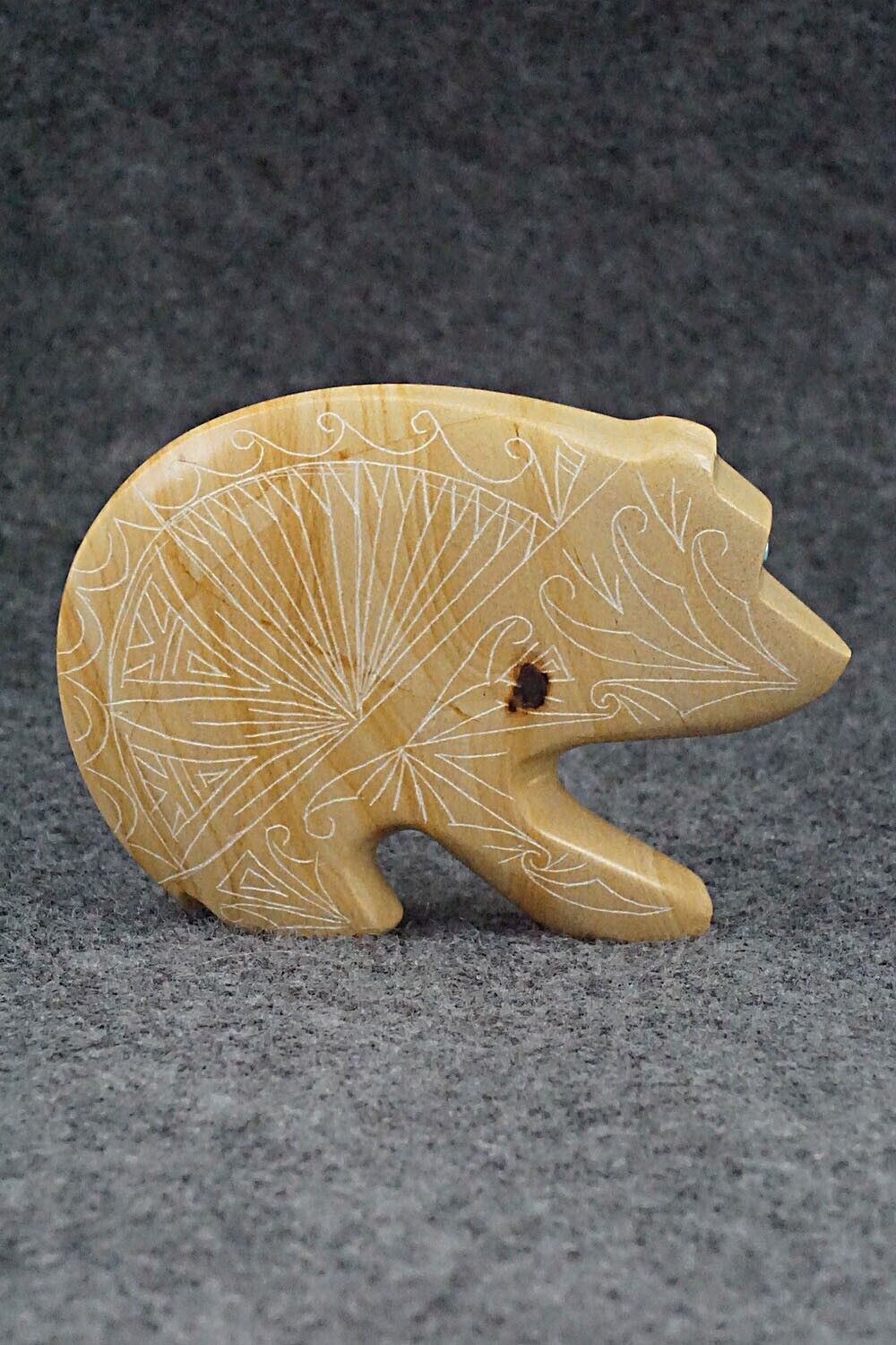 Bear Zuni Fetish Carving - Jonathan Natewa
