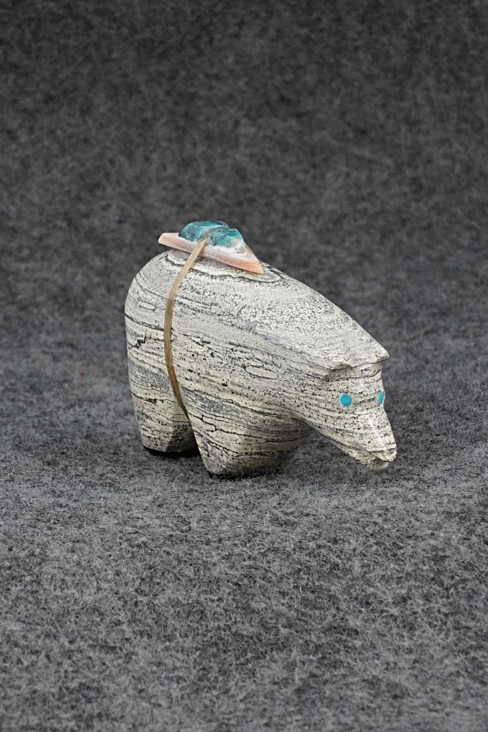 Bear Zuni Fetish Carving - Delvin Leekya