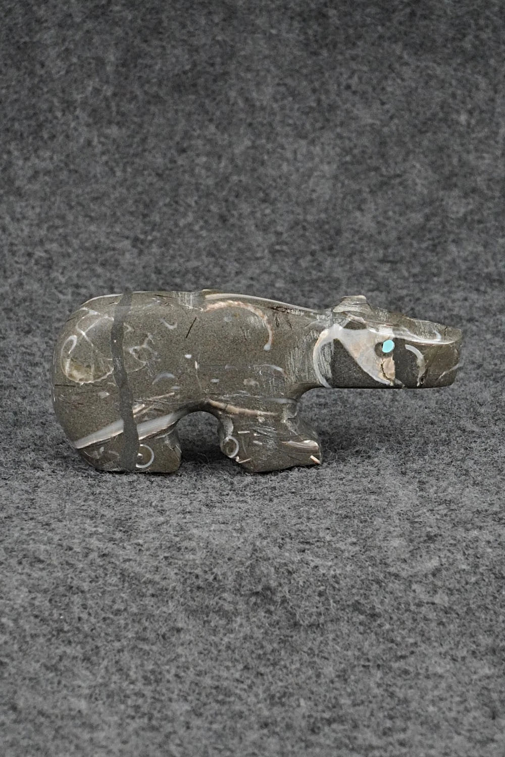 Bear Zuni Fetish Carving - Fernando Laiwakete