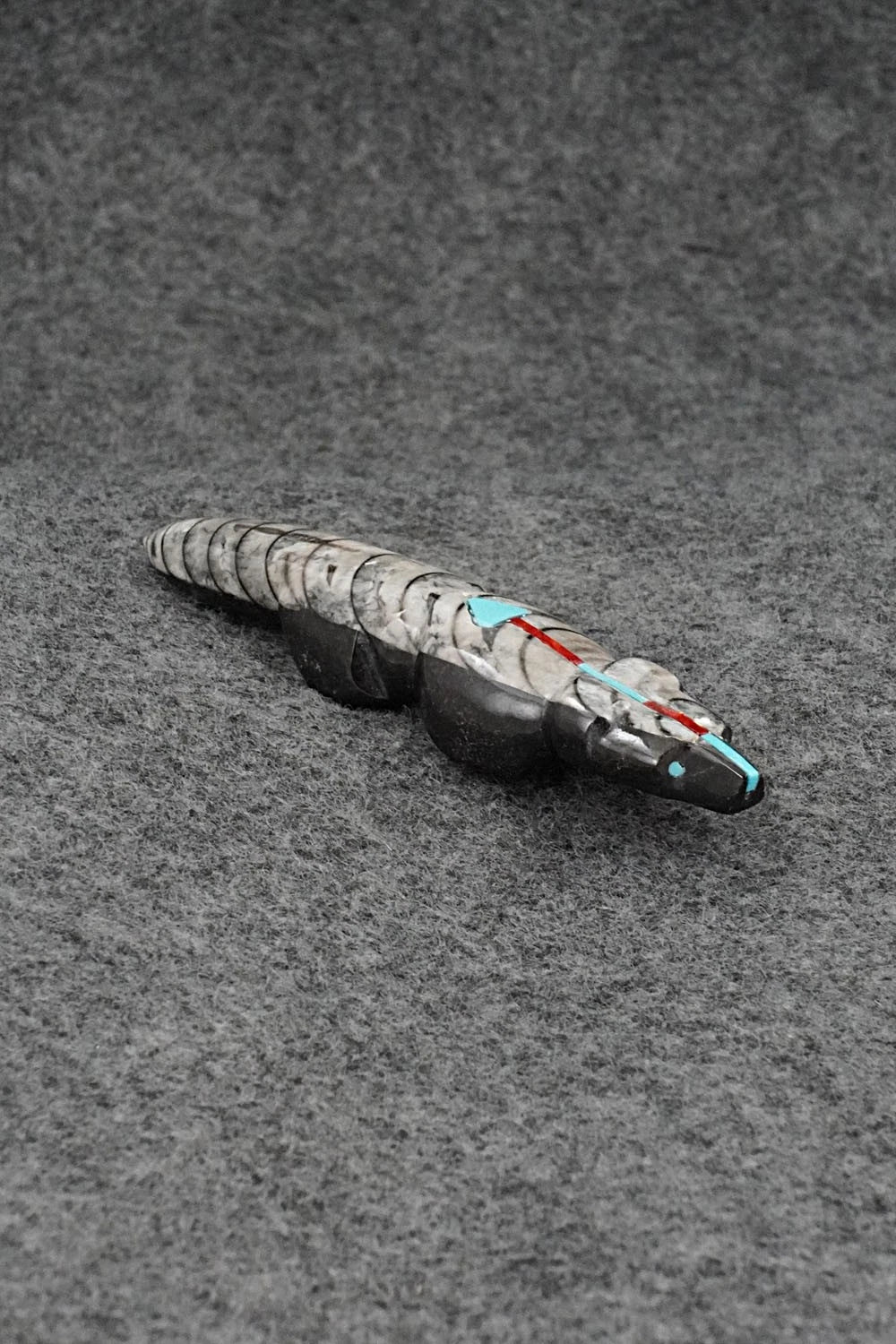 Wolf Zuni Fetish Carving - Kenric Laiwakete