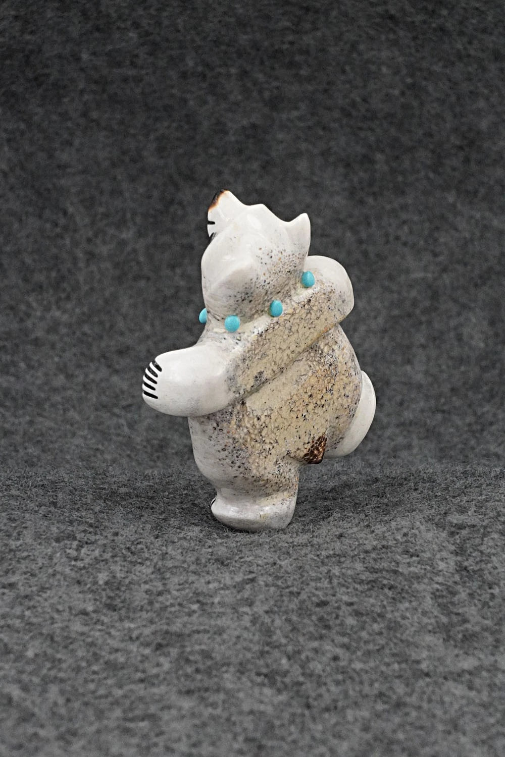 Bear Zuni Fetish Carving - Claudia Peina