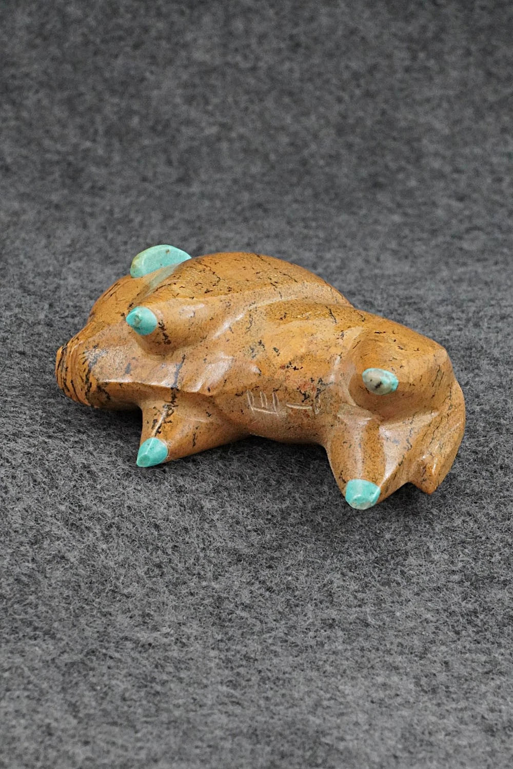 Buffalo Zuni Fetish Carving - Enrike Leekya