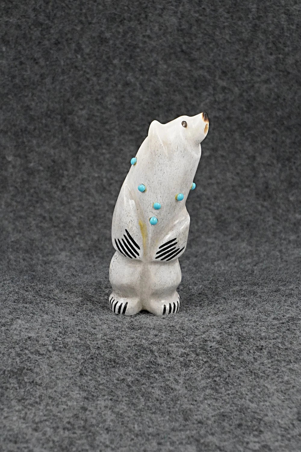 Bear Zuni Fetish Carving - Claudia Peina