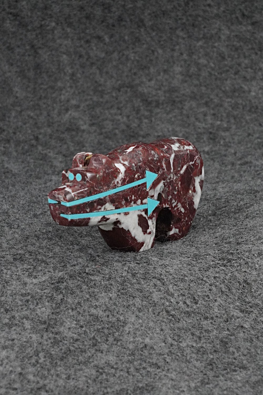 Bear Zuni Fetish Carving - Bernard Laiwakete