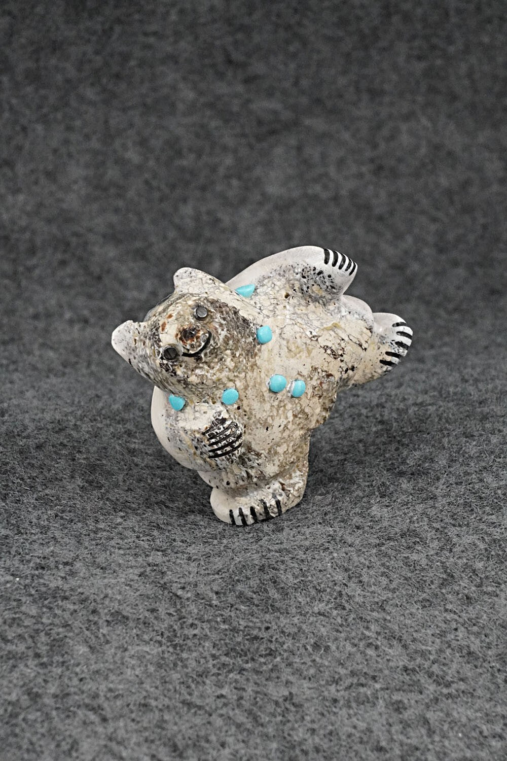 Bear Zuni Fetish Carving - Claudia Peina