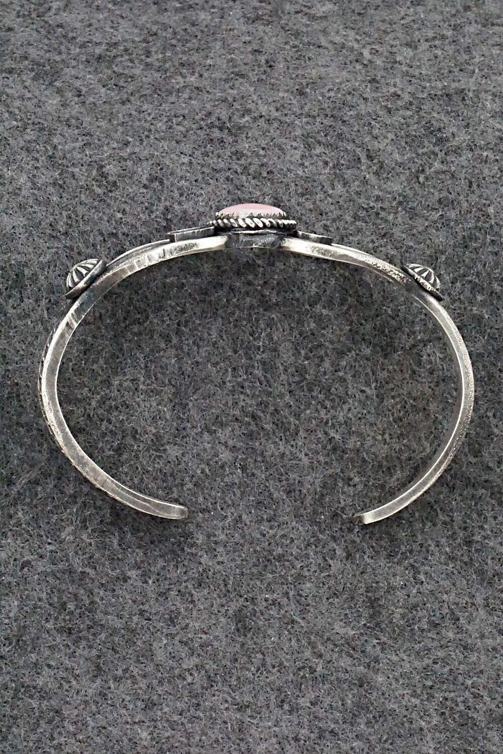 Pink Conch Shell & Sterling Silver Bracelet - Eva & Linberg Billah