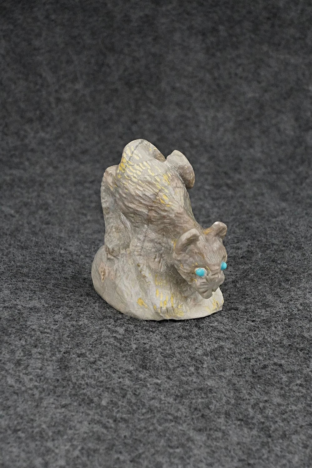 Mountain Lion Zuni Fetish Carving - Wilfred Cheama