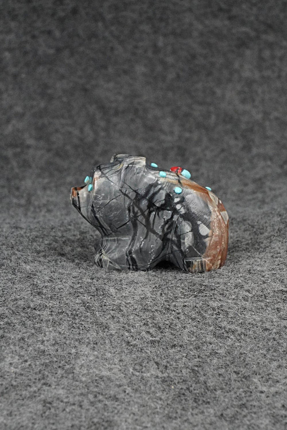 Bear Zuni Fetish Carving - Dannette Laate