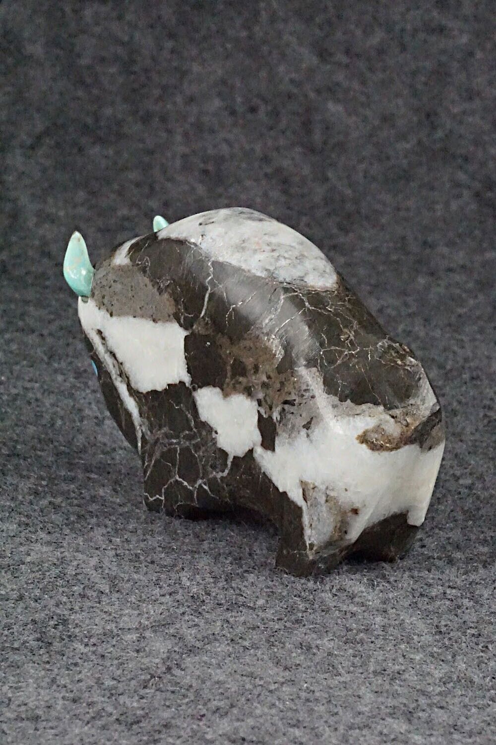Buffalo Zuni Fetish Carving - Lynn Quam