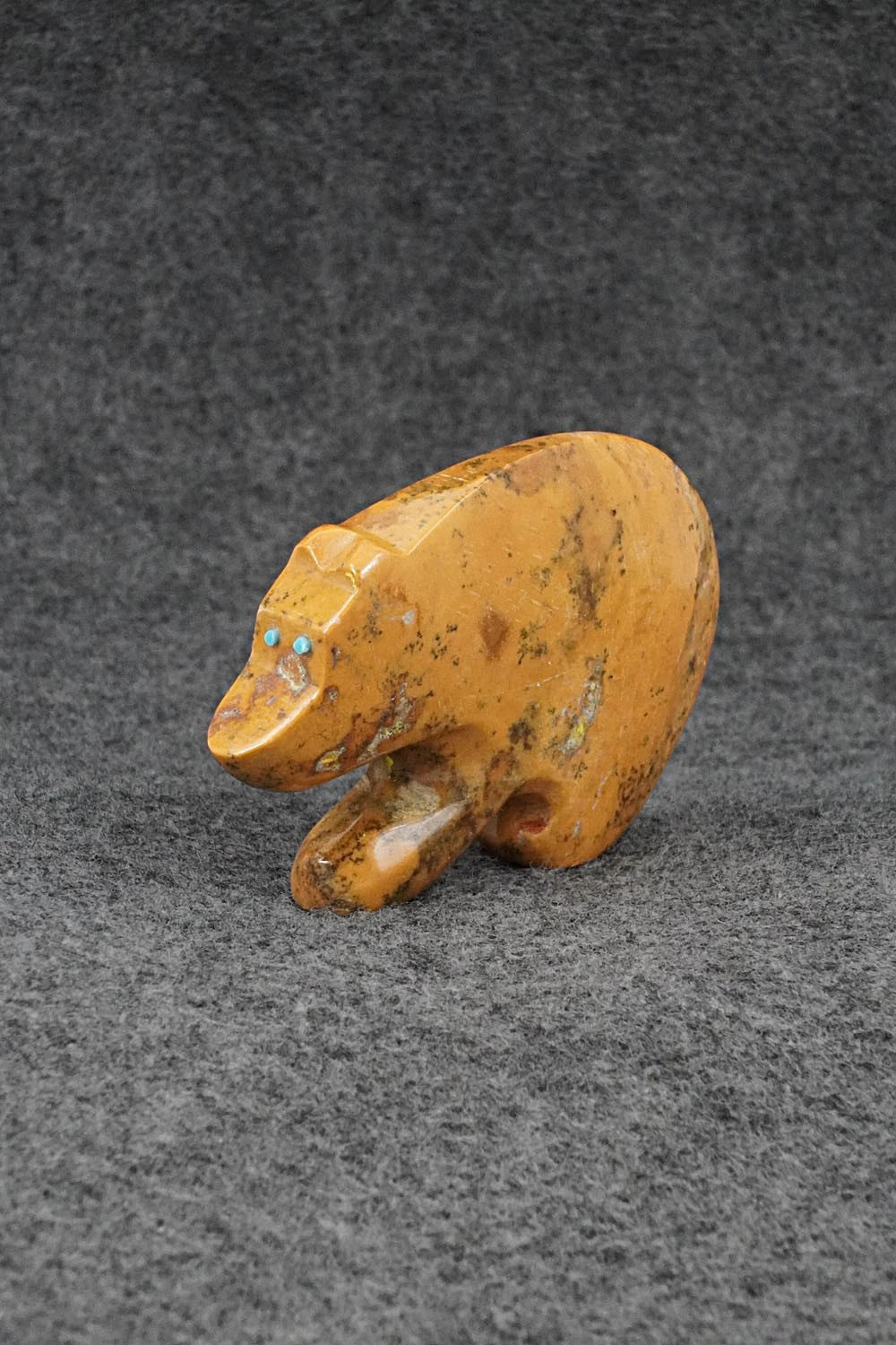 Bear Zuni Fetish Carving - Vernon Nieto