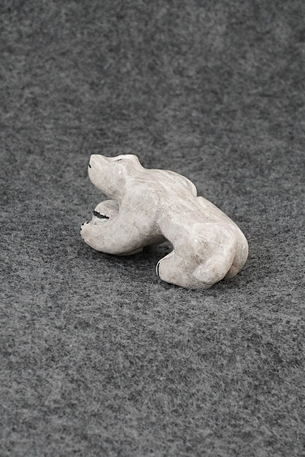 Bear Zuni Fetish Carving - Rick Kallestewa