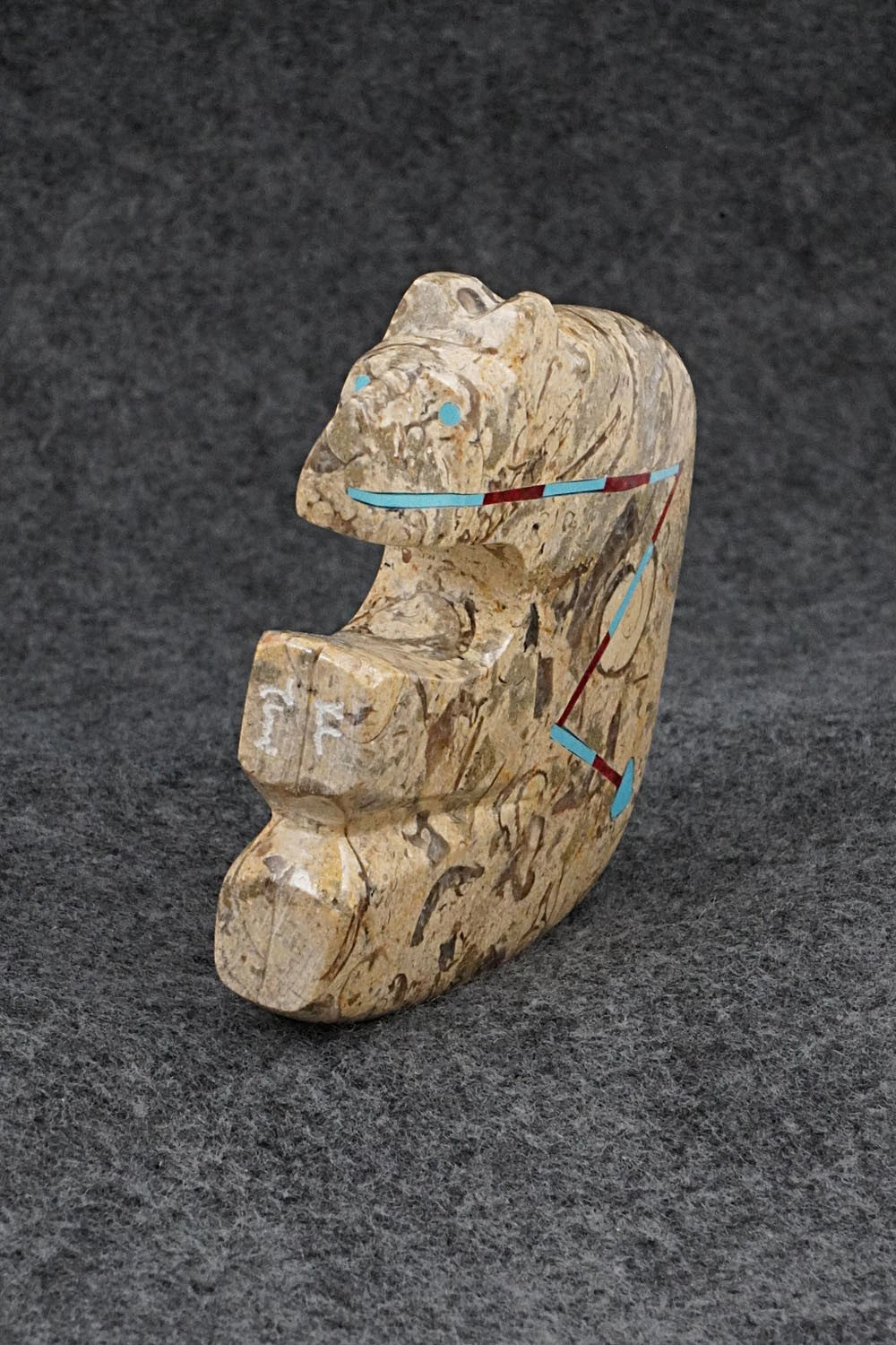 Bear Zuni Fetish Carving - Kenric Laiwakete