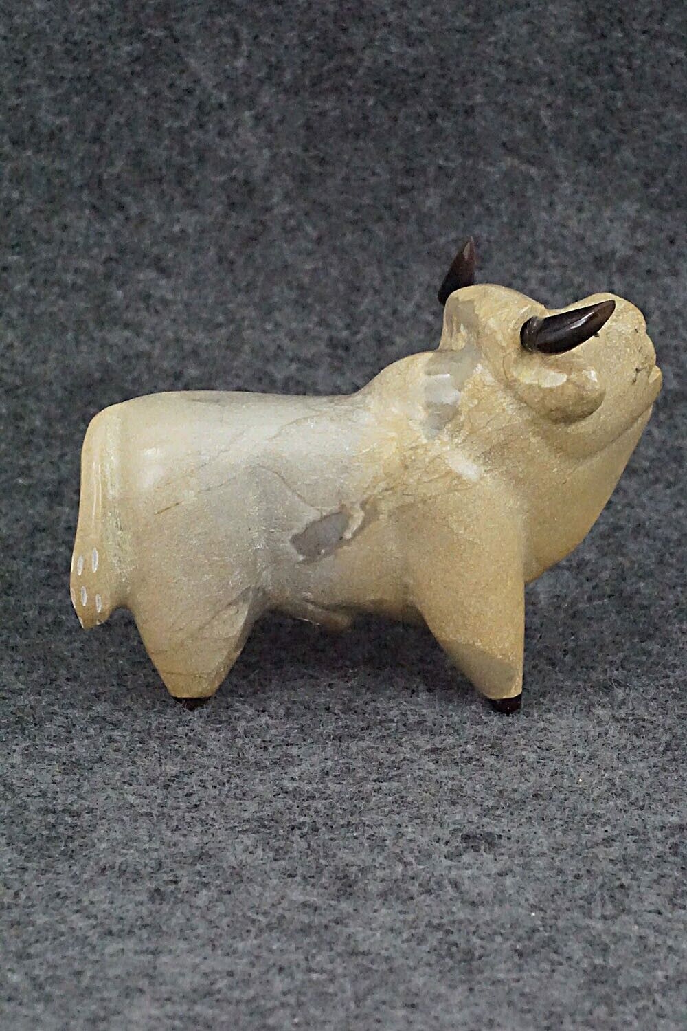 Bull Zuni Fetish Carving - Enrike Leekya