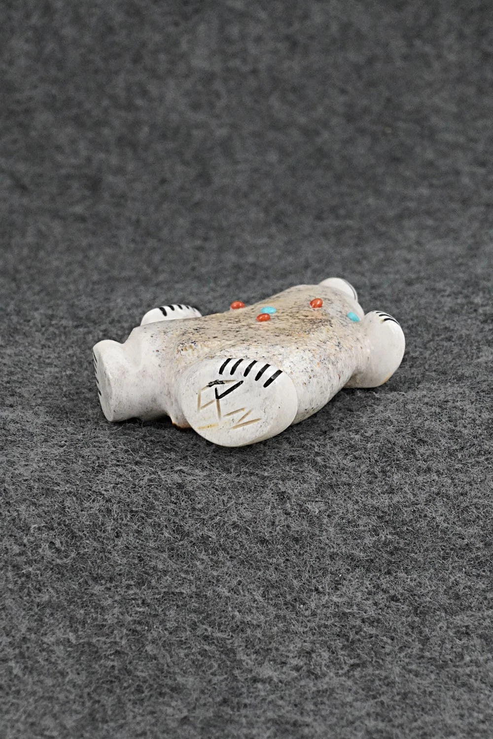 Bear Zuni Fetish Carving - Claudia Peina