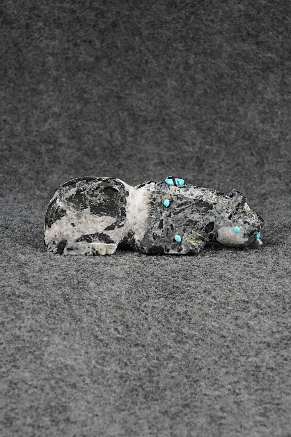 Bear Zuni Fetish Carving - Dannette Laate